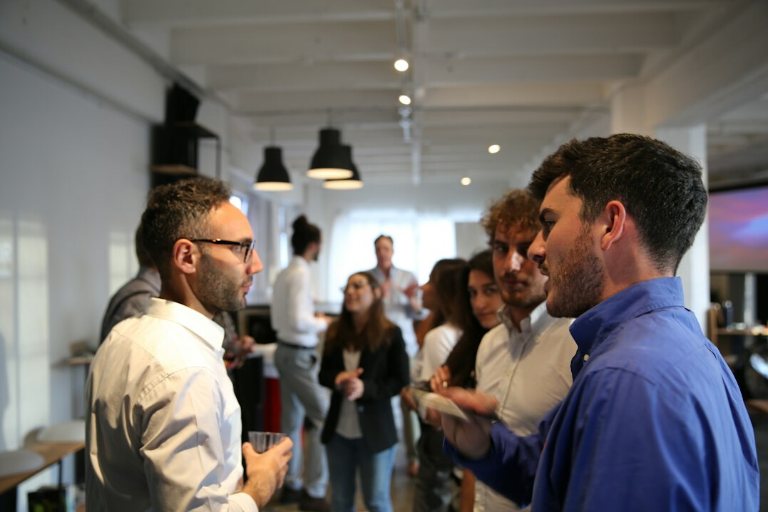 manager leading team discussion